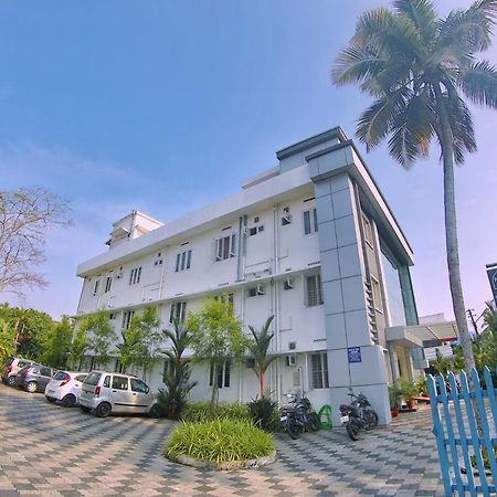 Готель Noah'S Ark Kochi Екстер'єр фото