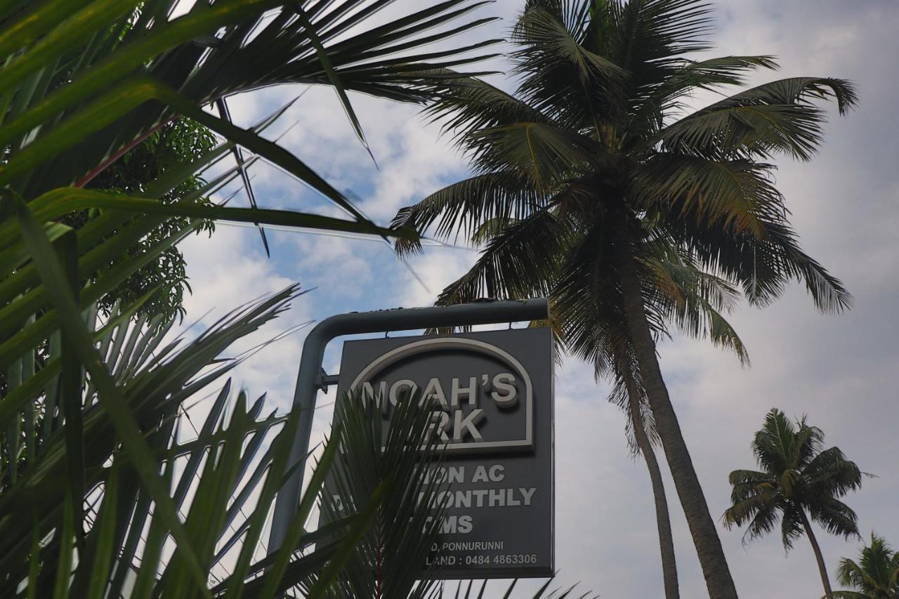 Готель Noah'S Ark Kochi Екстер'єр фото